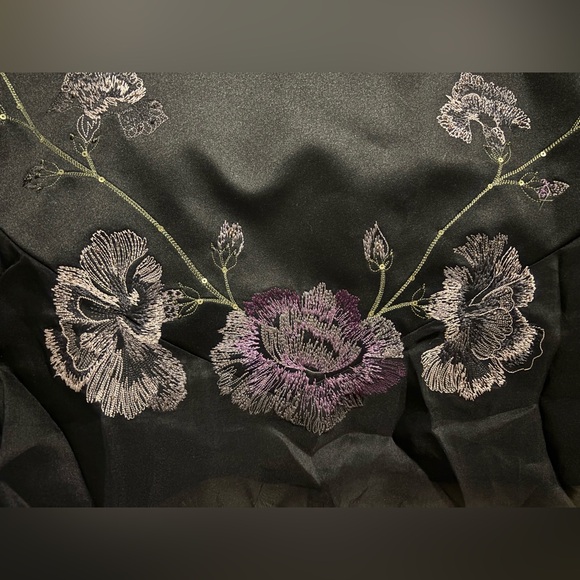 NWT Laundry By Shelli Segal Black Halter Dress with Purple Floral Embroidery - Picture 3 of 6